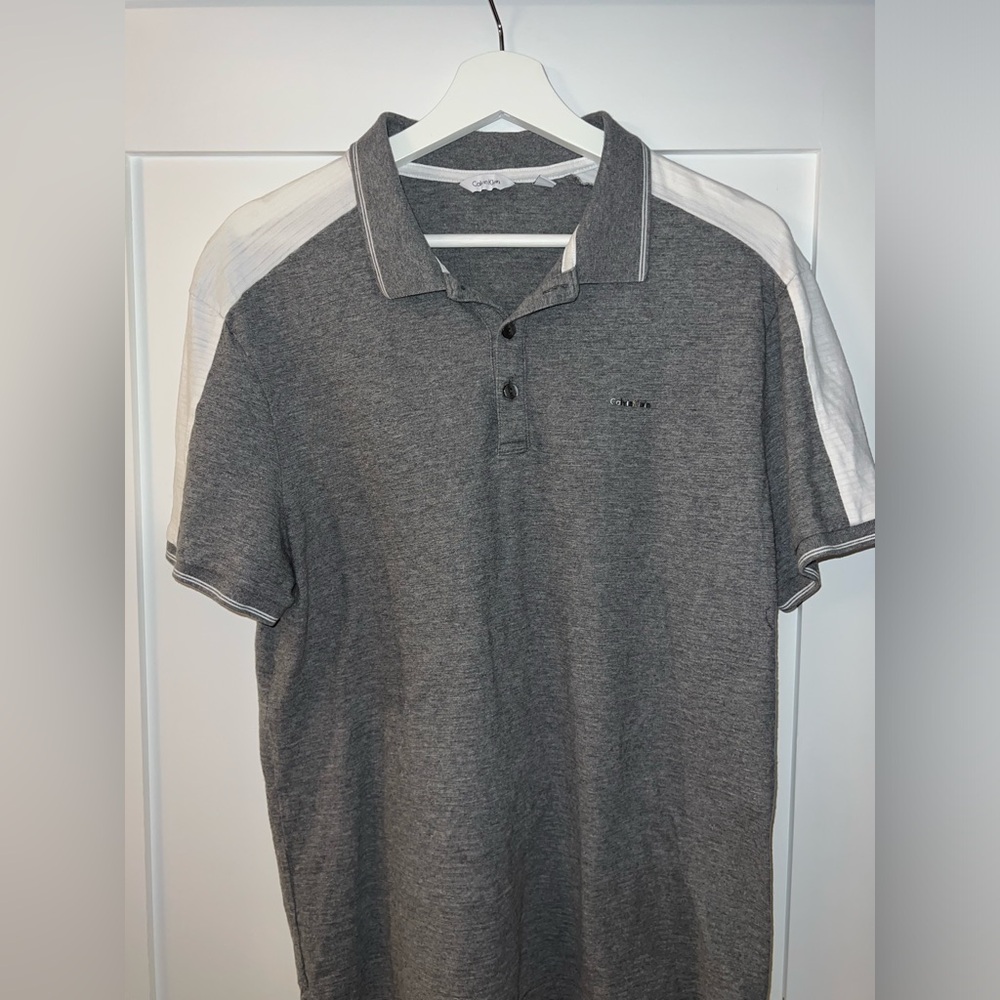 Calvin Klein men’s dress shirt. Size large. Shirt fits like a medium.